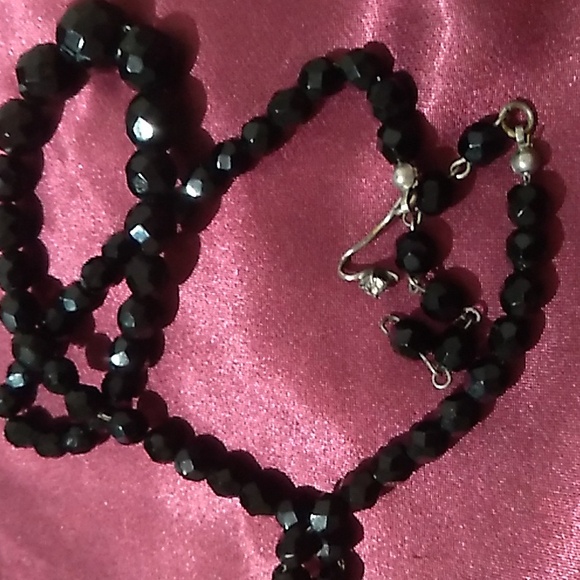 Antique black glass bead necklace with diamond clasp - Picture 3 of 5